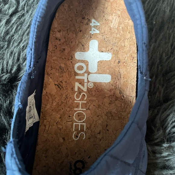 QTZ quilted slip on main image 6
